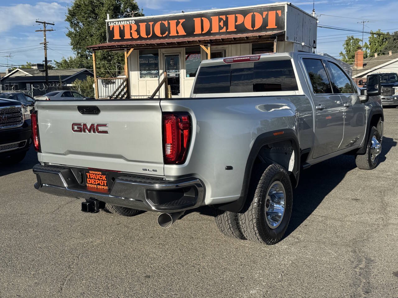 Used 2023 GMC Sierra 3500 SLE w/ SLE Value Package AWD/4WD image 6