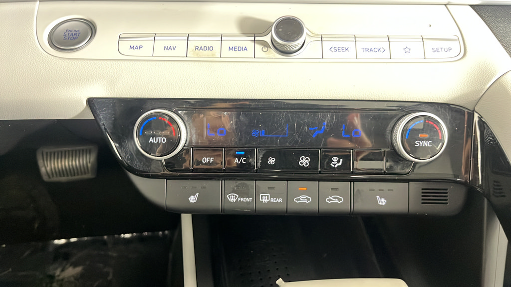 Used 2023 Hyundai Elantra Limited FWD image 43