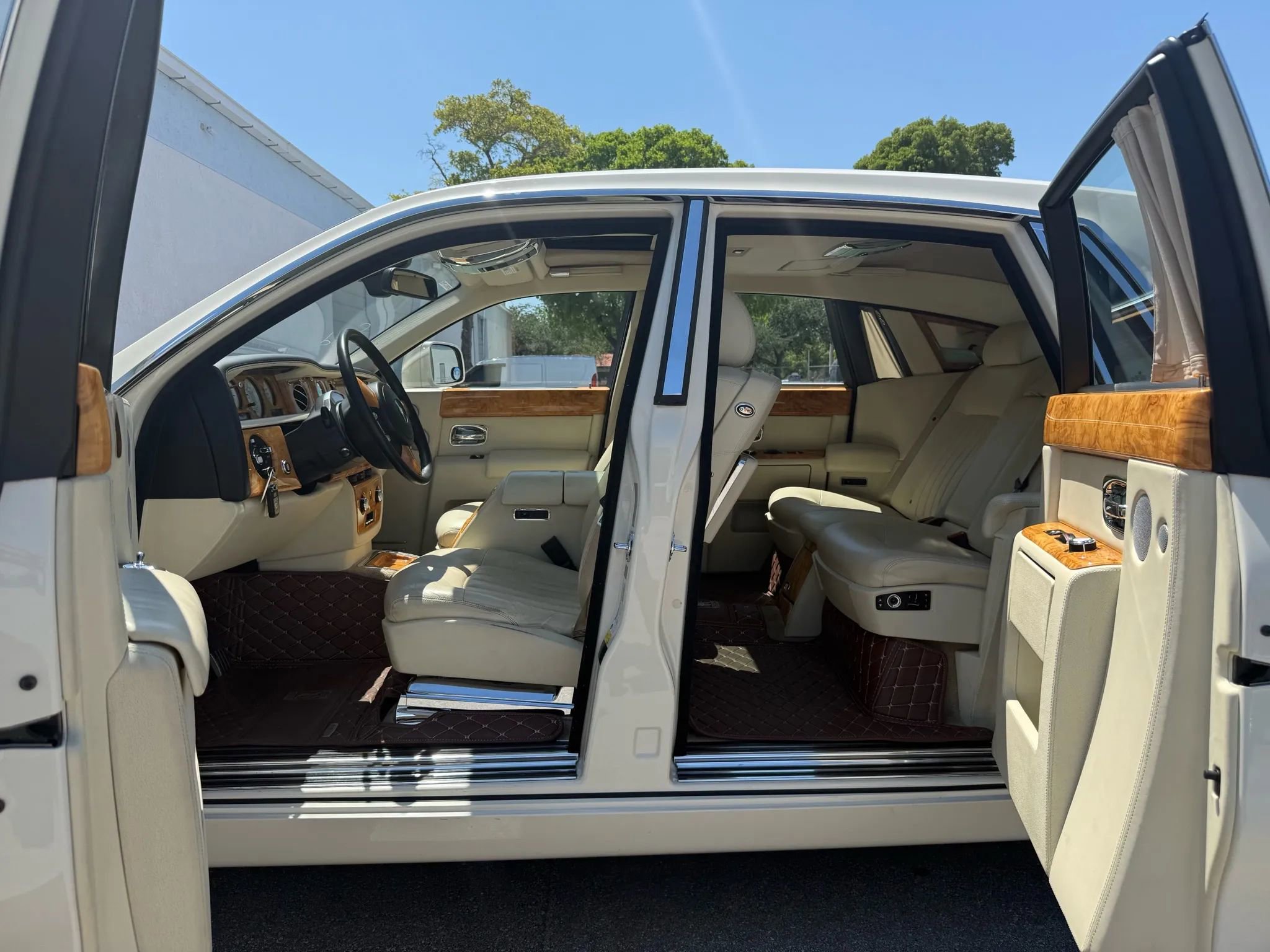 Used 2011 Rolls-Royce Phantom Sedan image 22