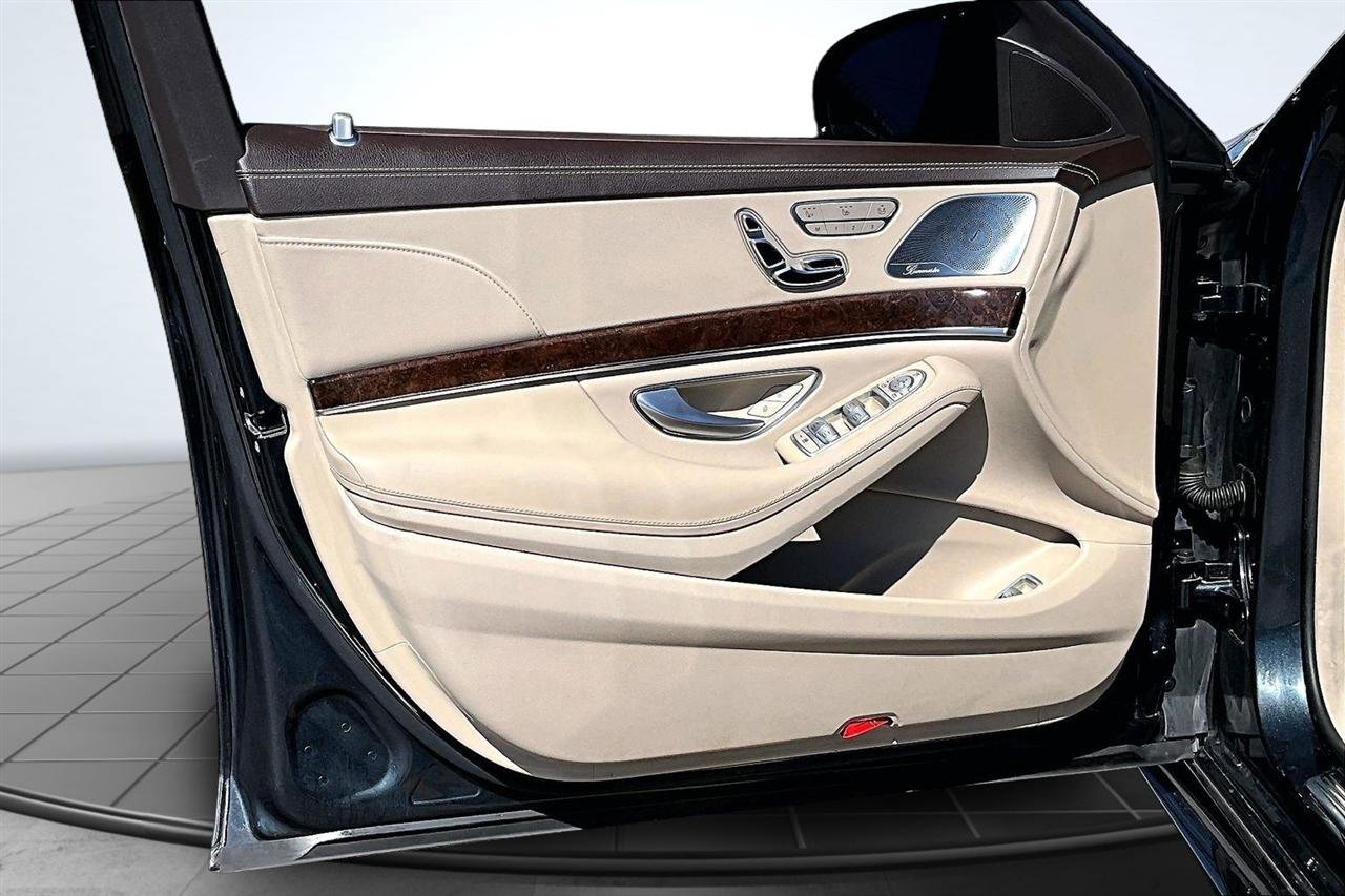 Used 2019 Mercedes-Benz S 560 Sedan image 20