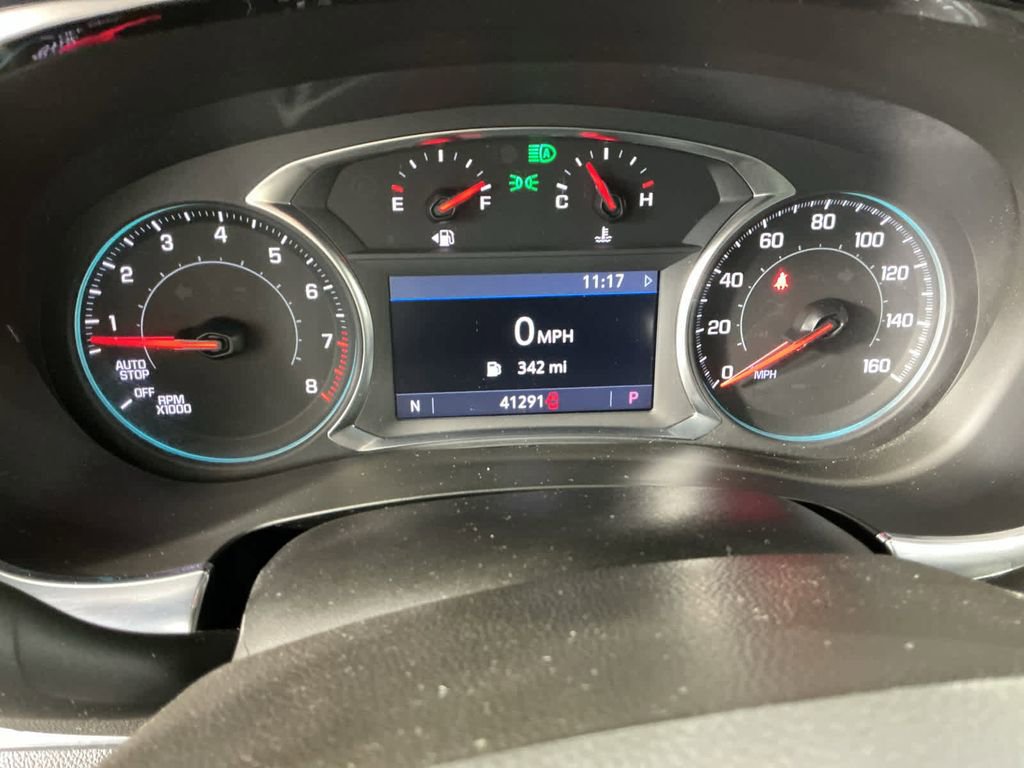 Used 2023 Chevrolet Traverse LT image 18