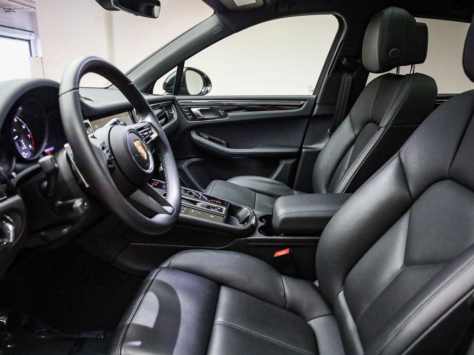 Certified 2025 Porsche Macan S AWD/4WD image 27