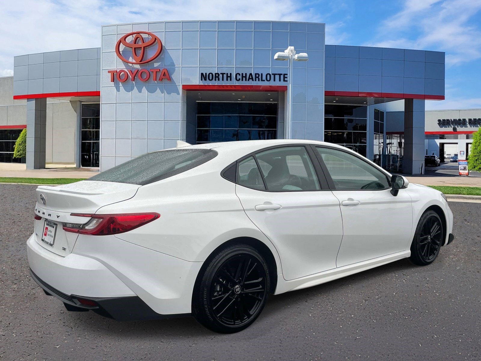 Used 2025 Toyota Camry SE w/ Convenience Package FWD image 6