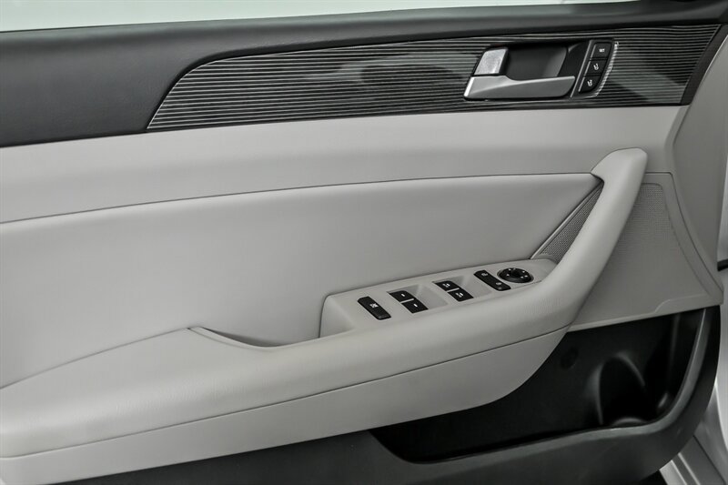 Used 2019 Hyundai Sonata Limited FWD image 15