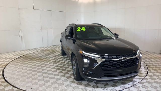 Used 2024 Chevrolet Trax LT w/ Driver Confidence Package FWD image 5