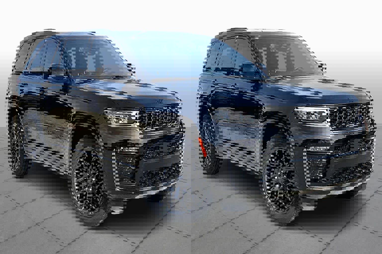 New 2026 Jeep Grand Cherokee Summit image 3