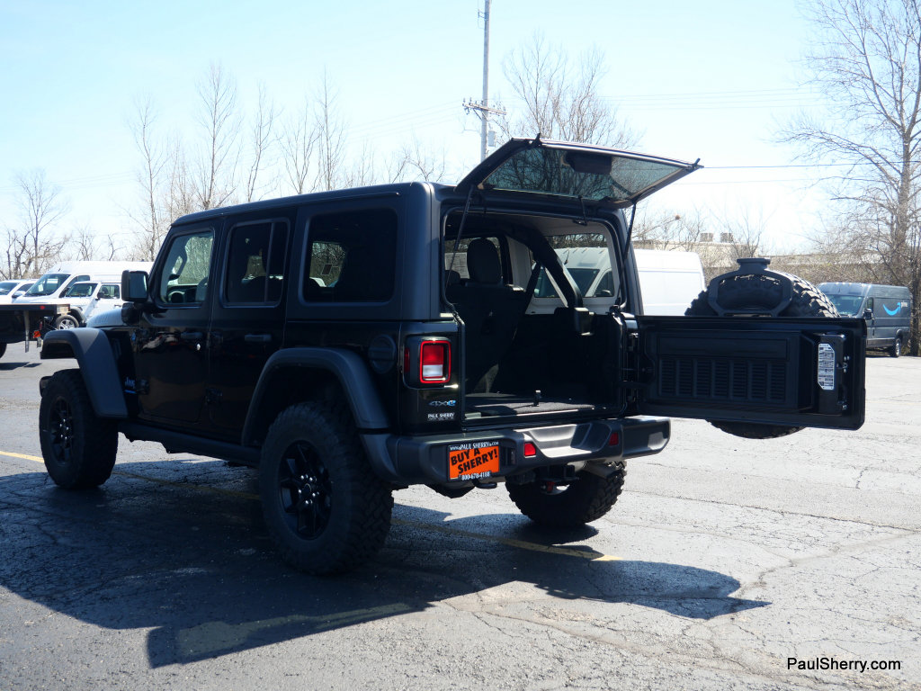 Used 2025 Jeep Wrangler Willys image 18
