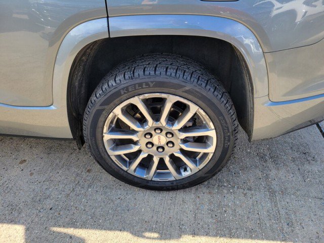 Used 2023 GMC Acadia Denali w/ Denali Ultimate Package image 8