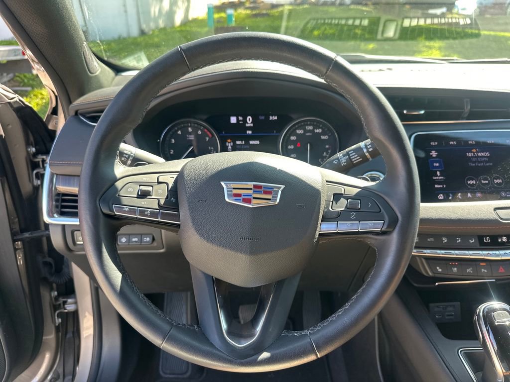 Used 2022 Cadillac XT4 Premium Luxury w/ Technology Package FWD image 14