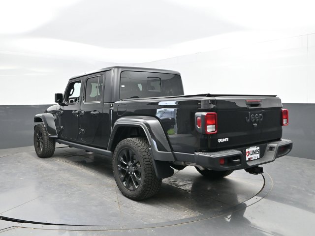 Used 2025 Jeep Gladiator Sport AWD/4WD image 11