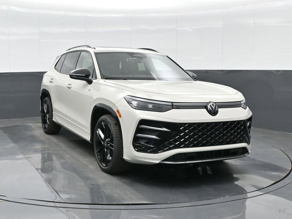 New 2026 Volkswagen Tiguan SE R-Line image 2