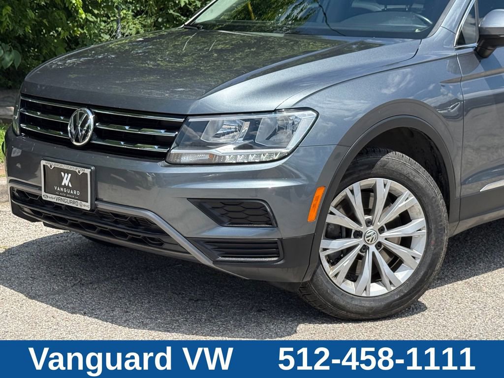 Used 2018 Volkswagen Tiguan SE w/ Panoramic Sunroof Package FWD image 2