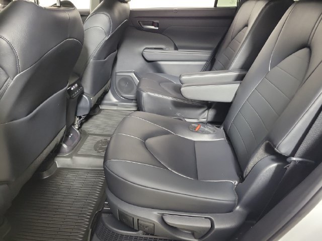Certified 2026 Toyota Highlander XLE AWD/4WD image 12