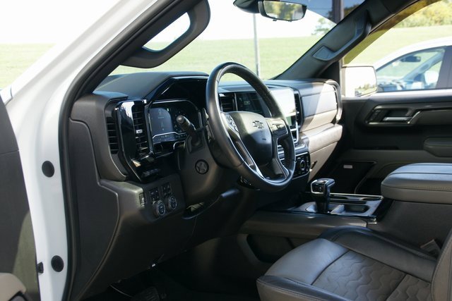 Used 2023 Chevrolet Silverado 1500 ZR2 w/ Technology Package image 18