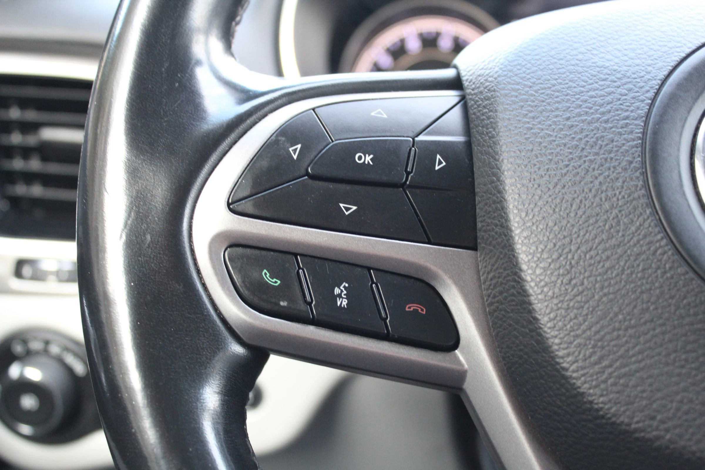 Used 2019 Jeep Cherokee Limited image 25