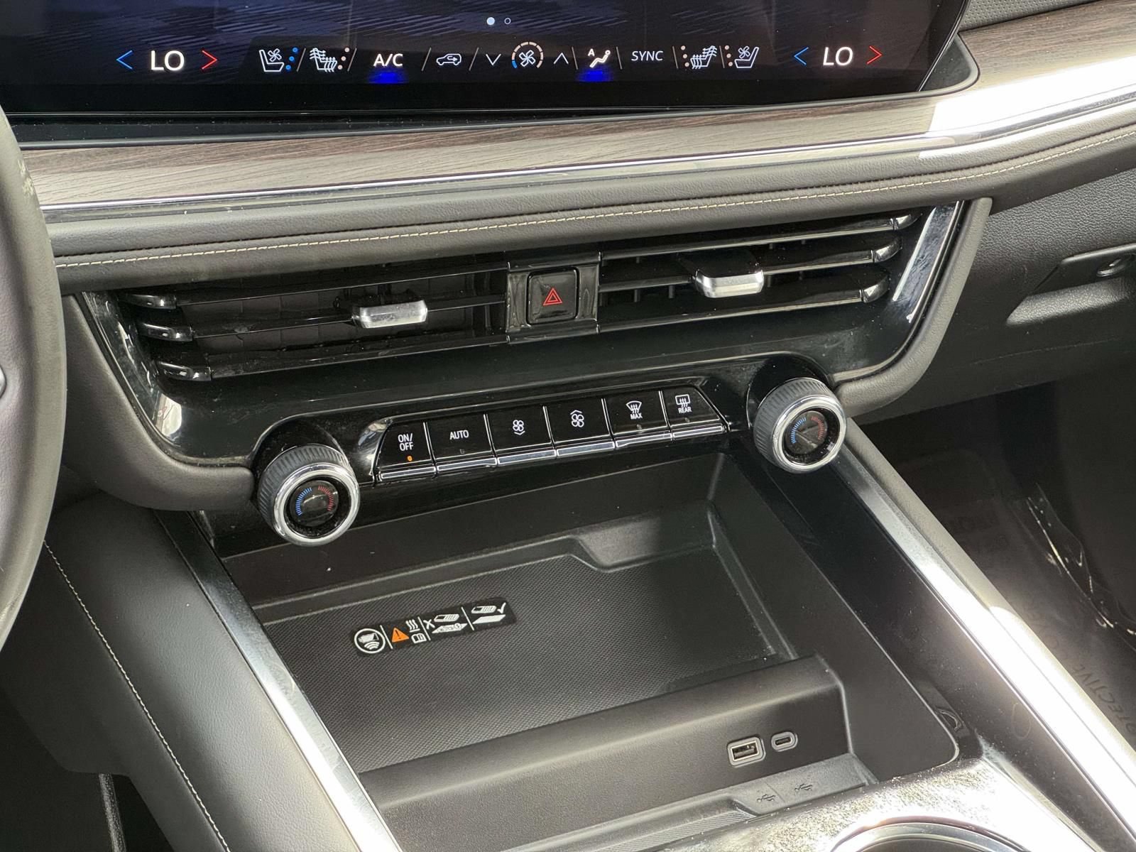 Used 2025 Chevrolet Tahoe Premier AWD/4WD image 4