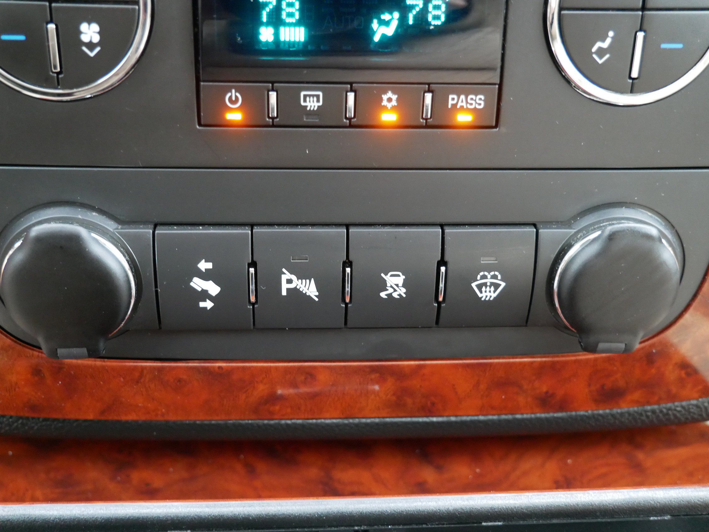 Used 2008 Chevrolet Avalanche LTZ w/ LTZ Preferred Equipment Group AWD/4WD image 22