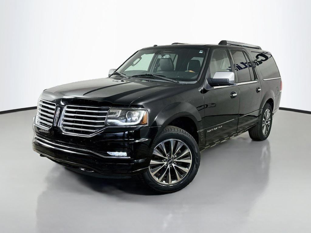Used 2017 Lincoln Navigator L Select RWD image 3