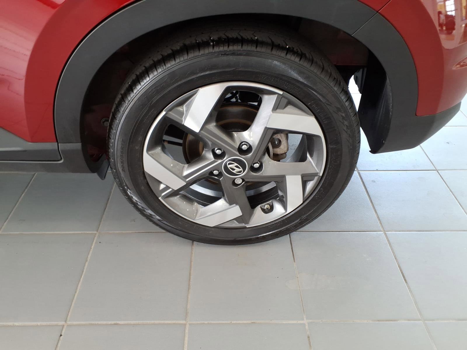 Certified 2025 Hyundai Venue SEL FWD image 15