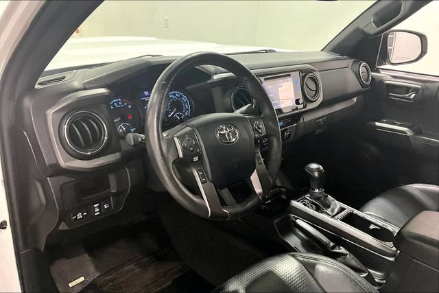 Used 2018 Toyota Tacoma TRD Sport AWD/4WD image 23