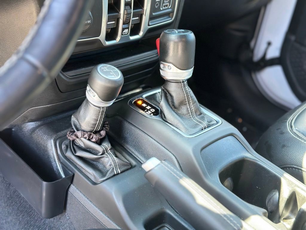 Used 2021 Jeep Wrangler Unlimited Sahara AWD/4WD image 16