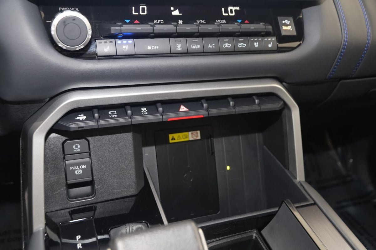 Used 2023 Toyota Tundra Platinum AWD/4WD image 32