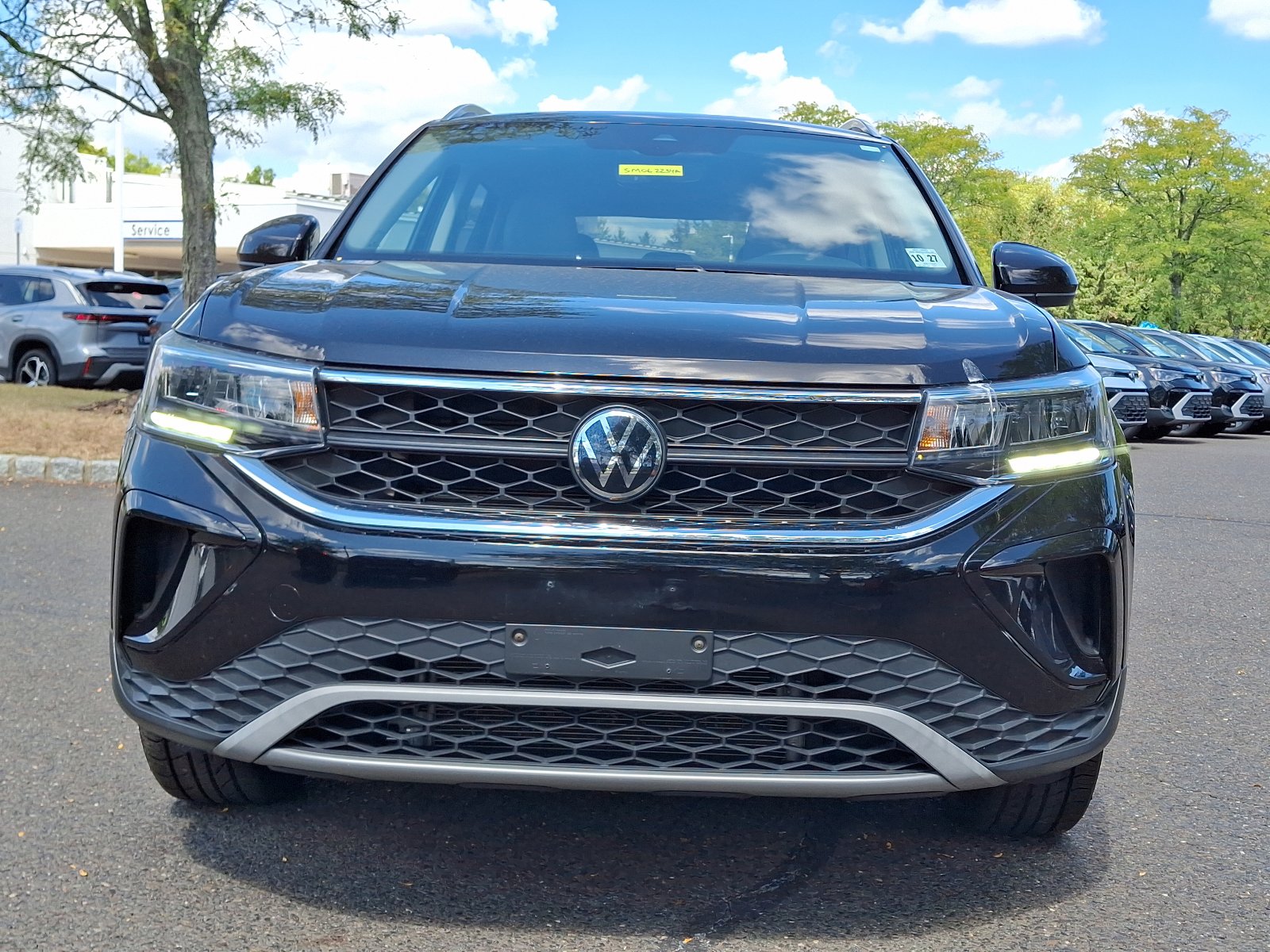 Used 2022 Volkswagen Taos SE w/ Driver Assistance Package AWD/4WD image 2