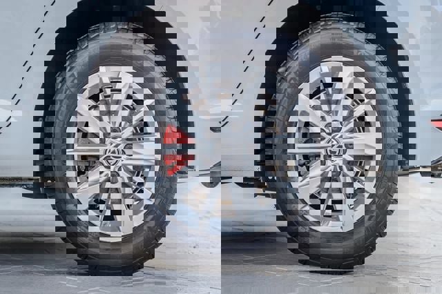 Used 2016 Volkswagen Golf S image 12