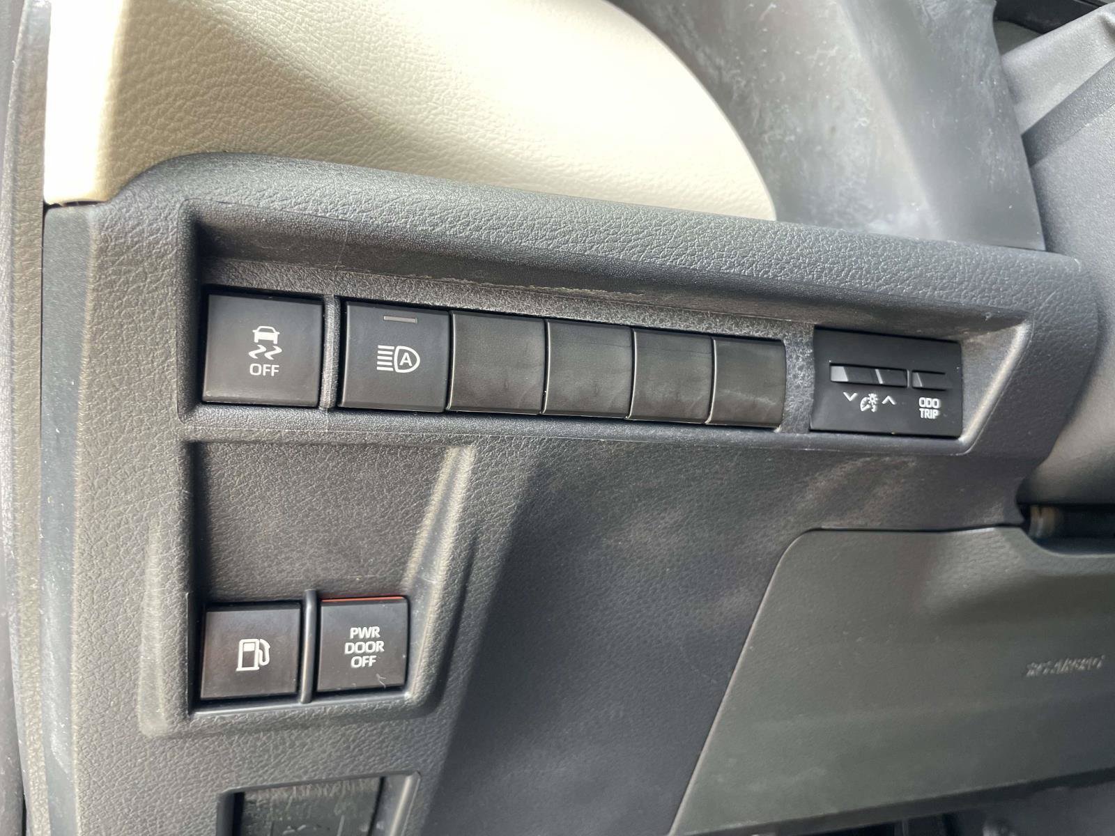 Used 2023 Toyota Sienna Limited FWD image 21