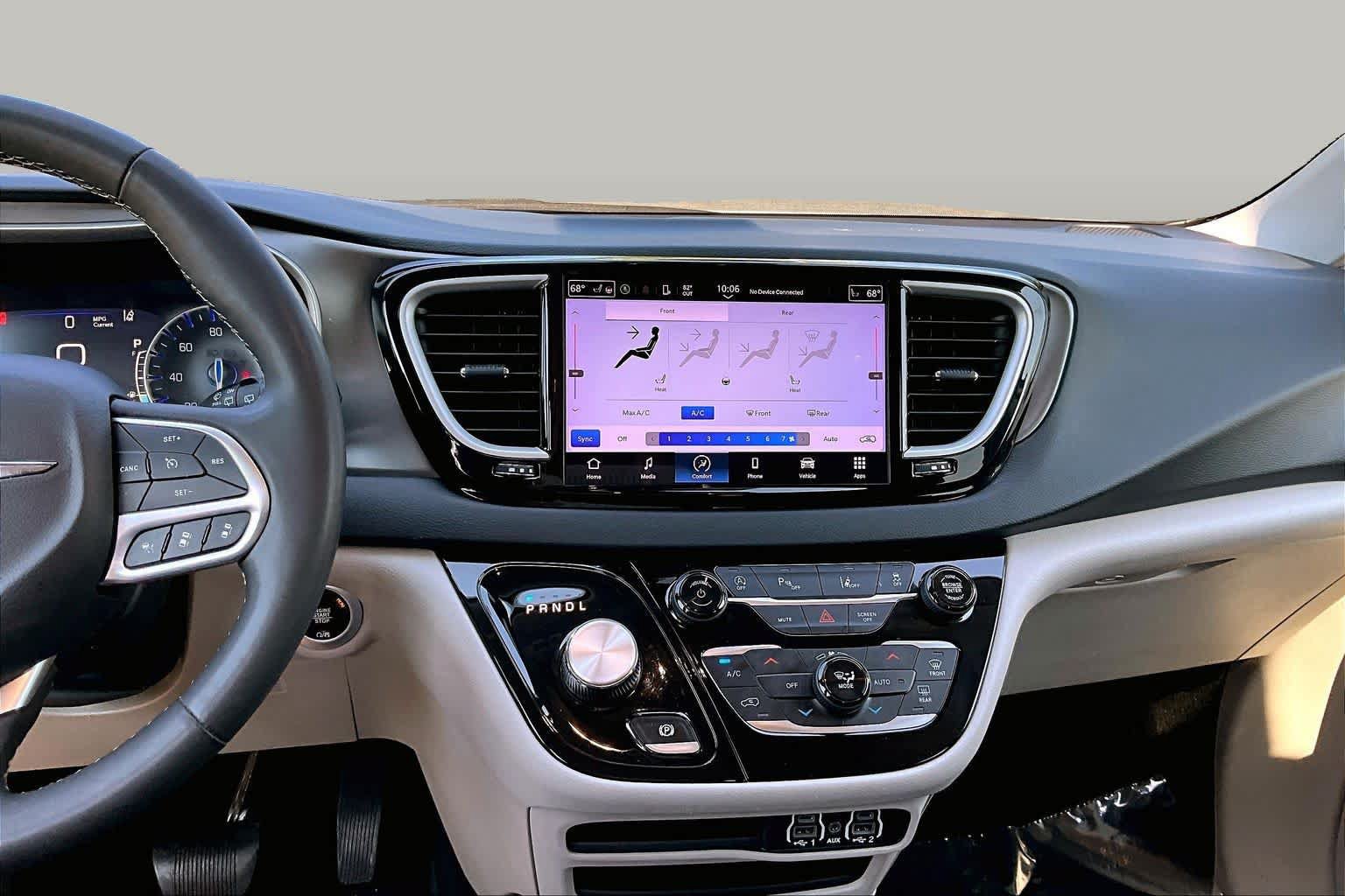 Used 2023 Chrysler Pacifica Touring-L FWD image 7