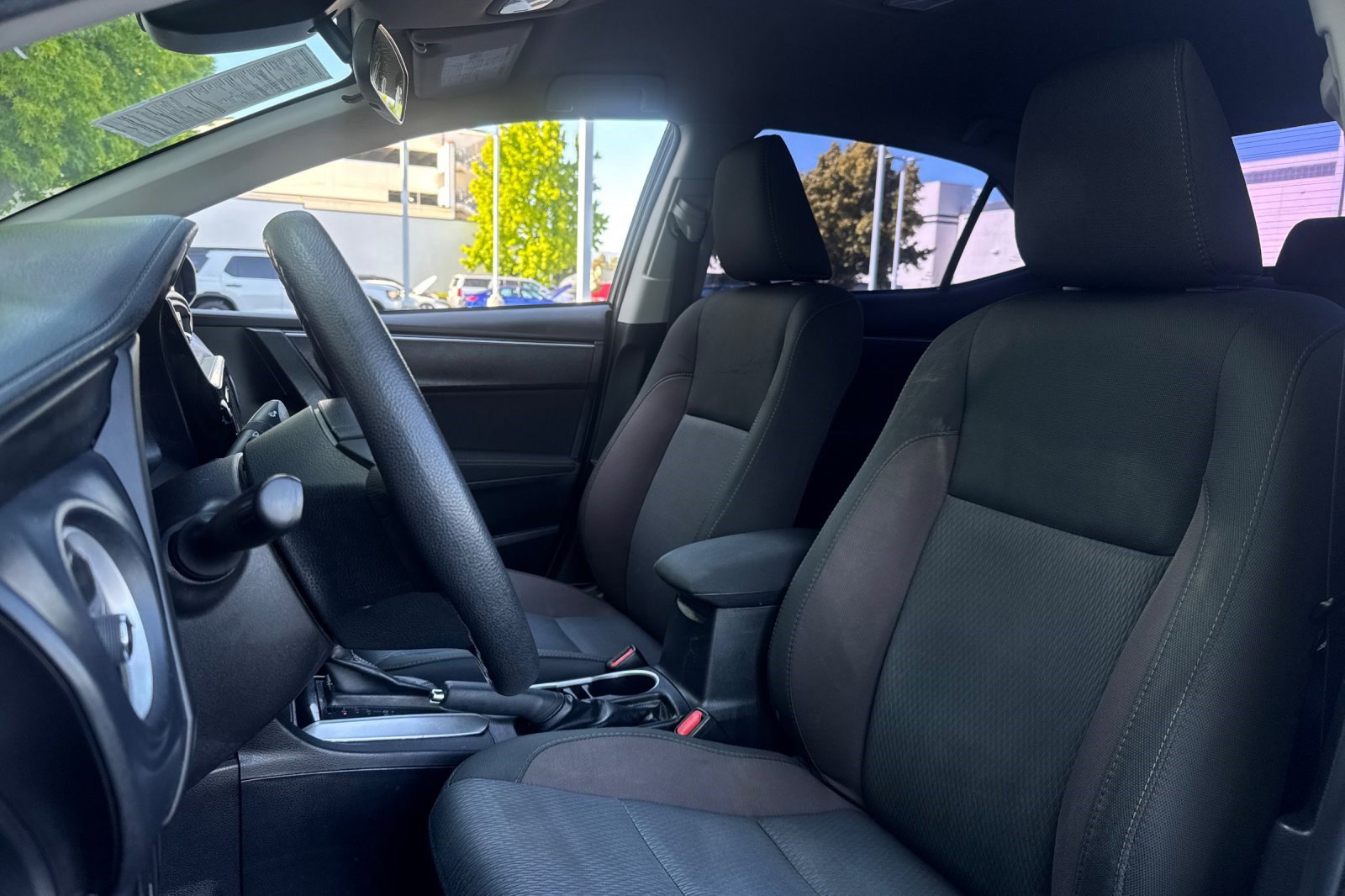 Used 2018 Toyota Corolla LE FWD image 22