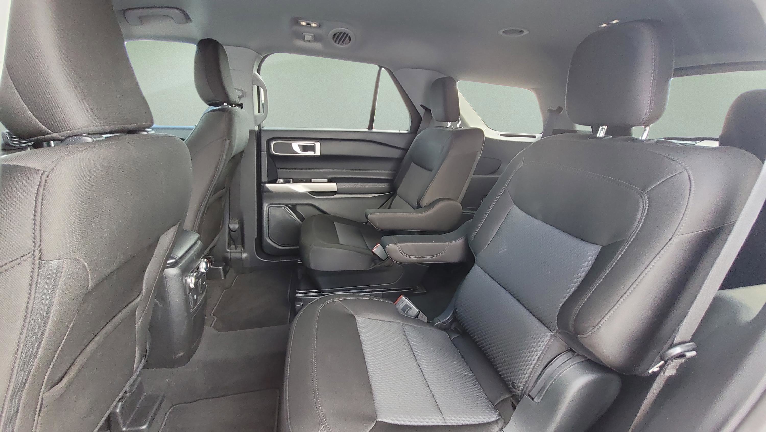 Certified 2022 Ford Explorer XLT RWD image 18