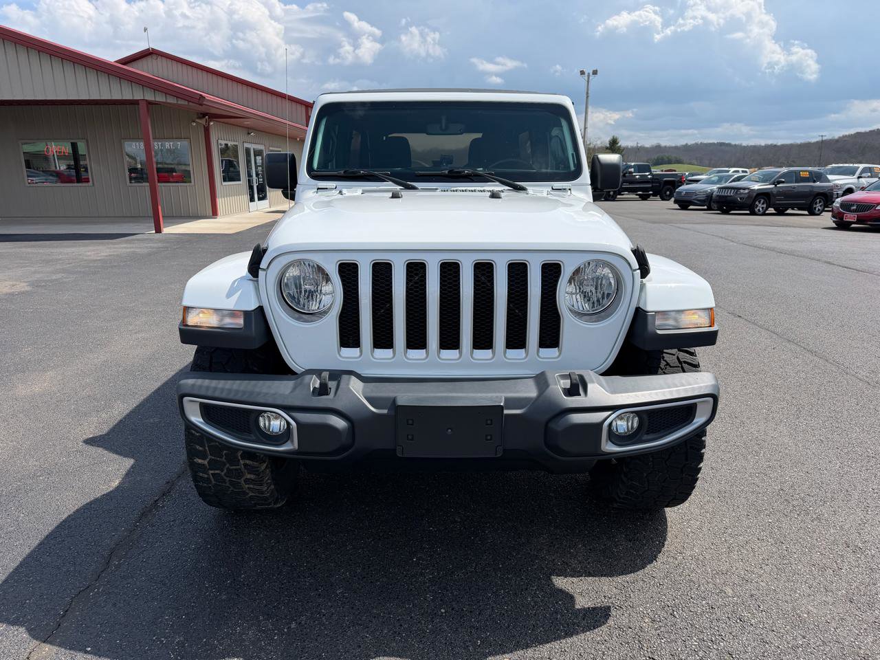 Used 2018 Jeep Wrangler Unlimited Sahara image 2
