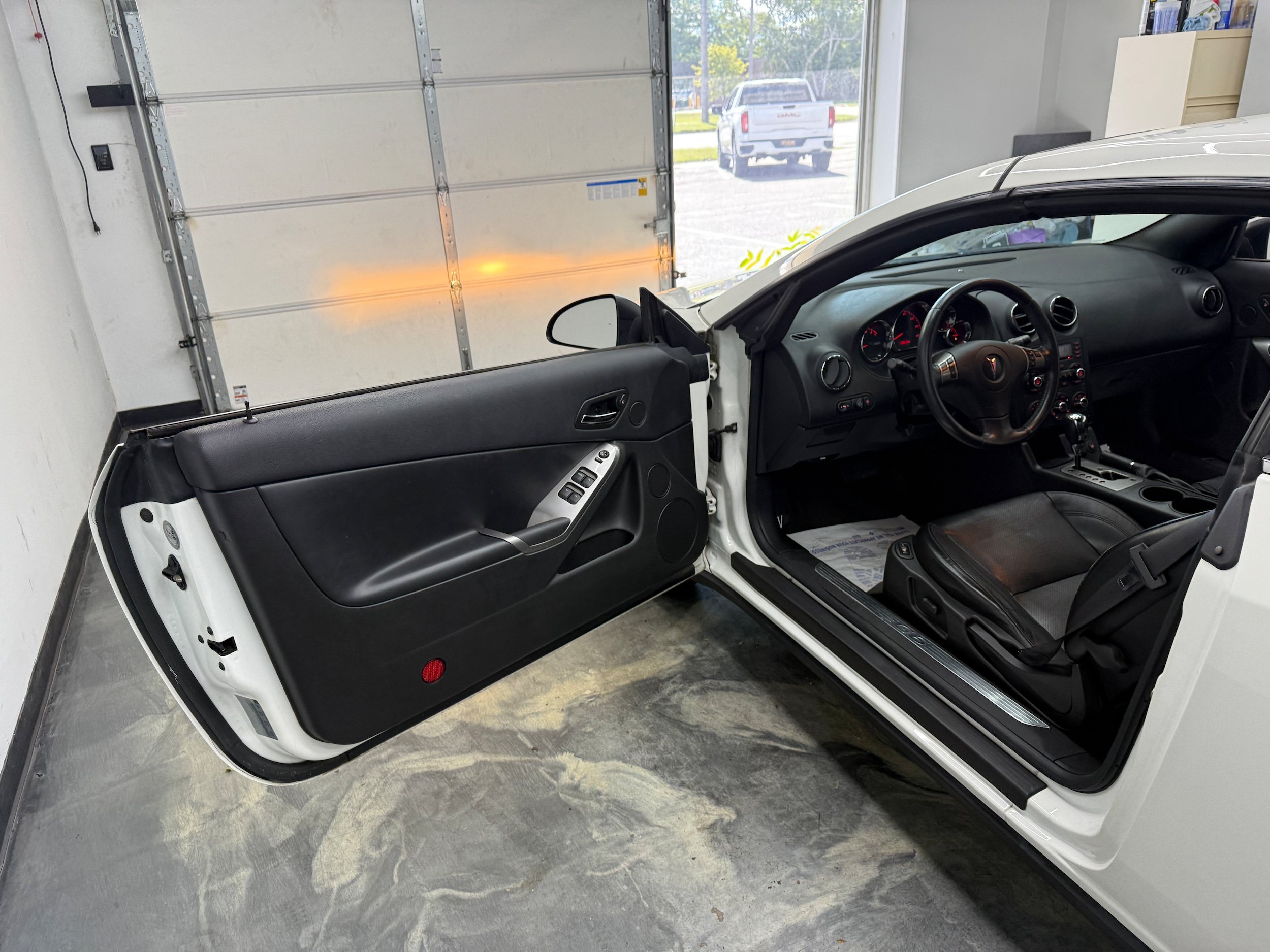 Used 2007 Pontiac G6 GT FWD image 8