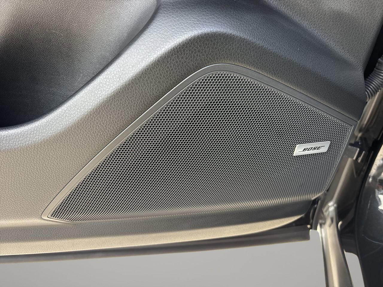 Used 2025 Porsche Cayenne E-Hybrid Coupe image 19