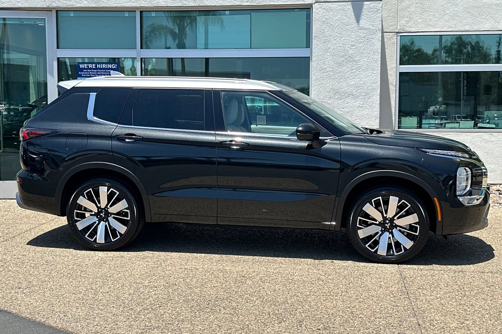 New 2025 Mitsubishi Outlander SEL image 3