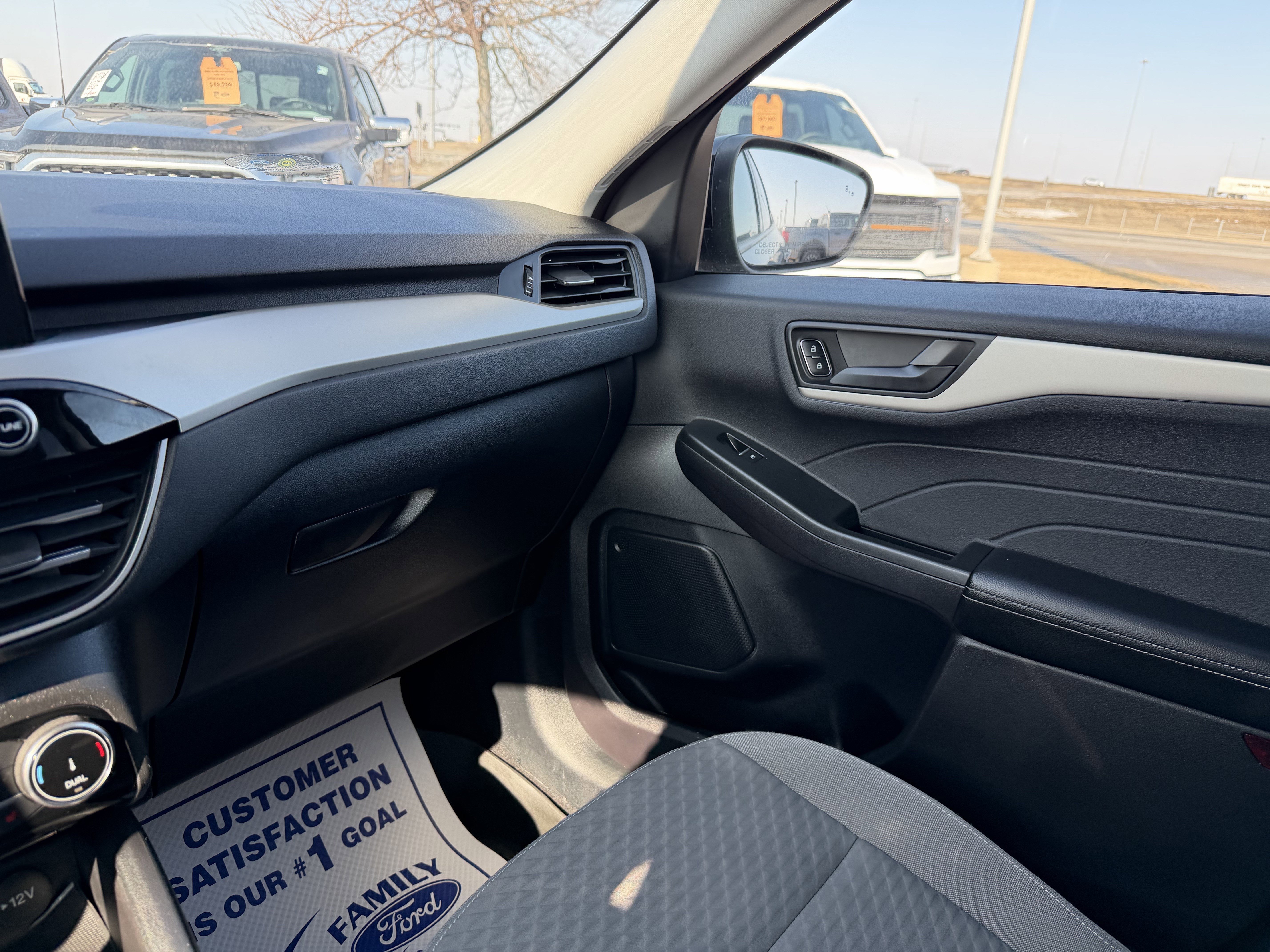 Certified 2022 Ford Escape SE w/ SE Sport Appearance Package image 11