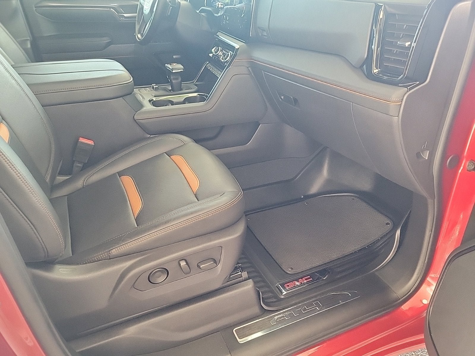 Used 2024 GMC Sierra 1500 AT4 w/ Technology Package AWD/4WD image 14