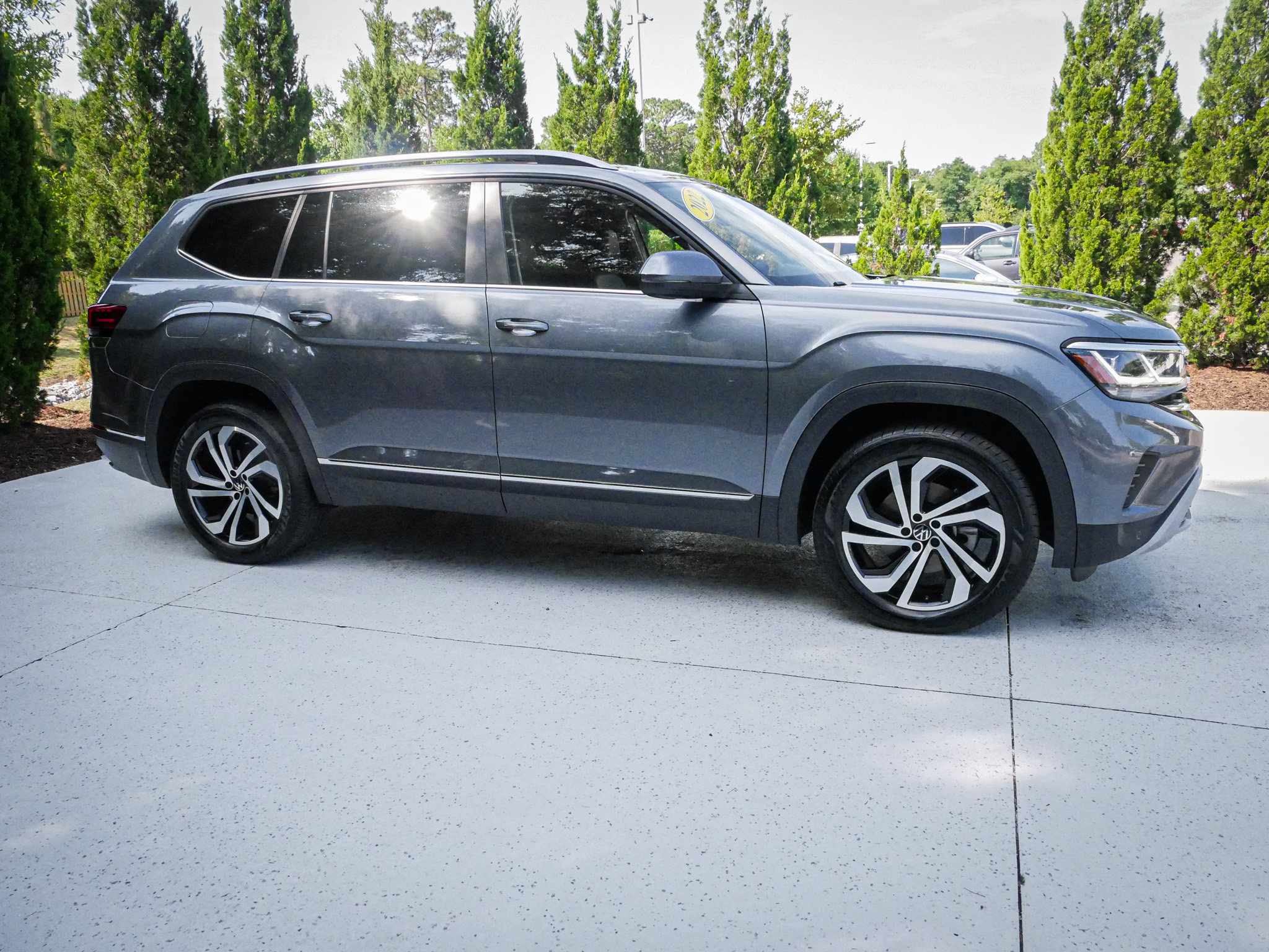 Used 2022 Volkswagen Atlas SEL AWD/4WD image 11