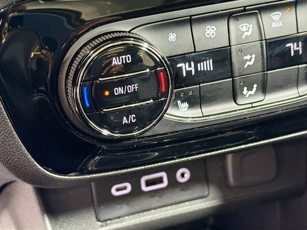 Used 2023 Buick Encore GX Essence w/ Experience Buick Package FWD image 21