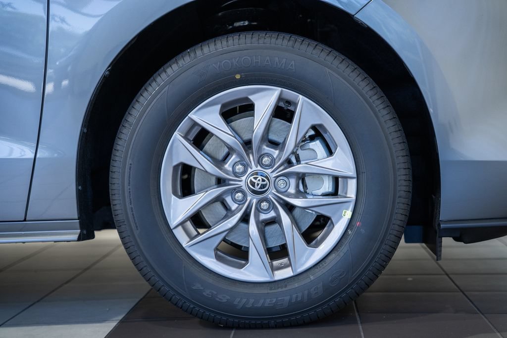 New 2026 Toyota Sienna XLE FWD image 13