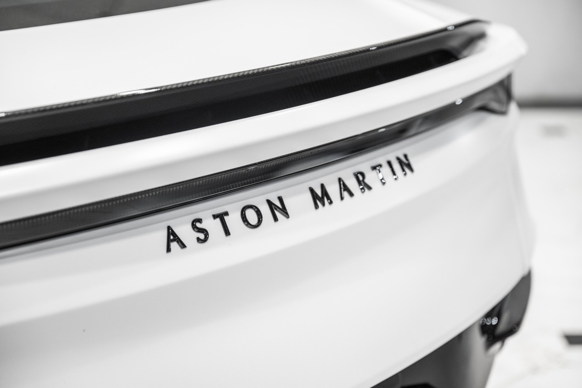Used 2023 Aston Martin DBS Coupe RWD image 8