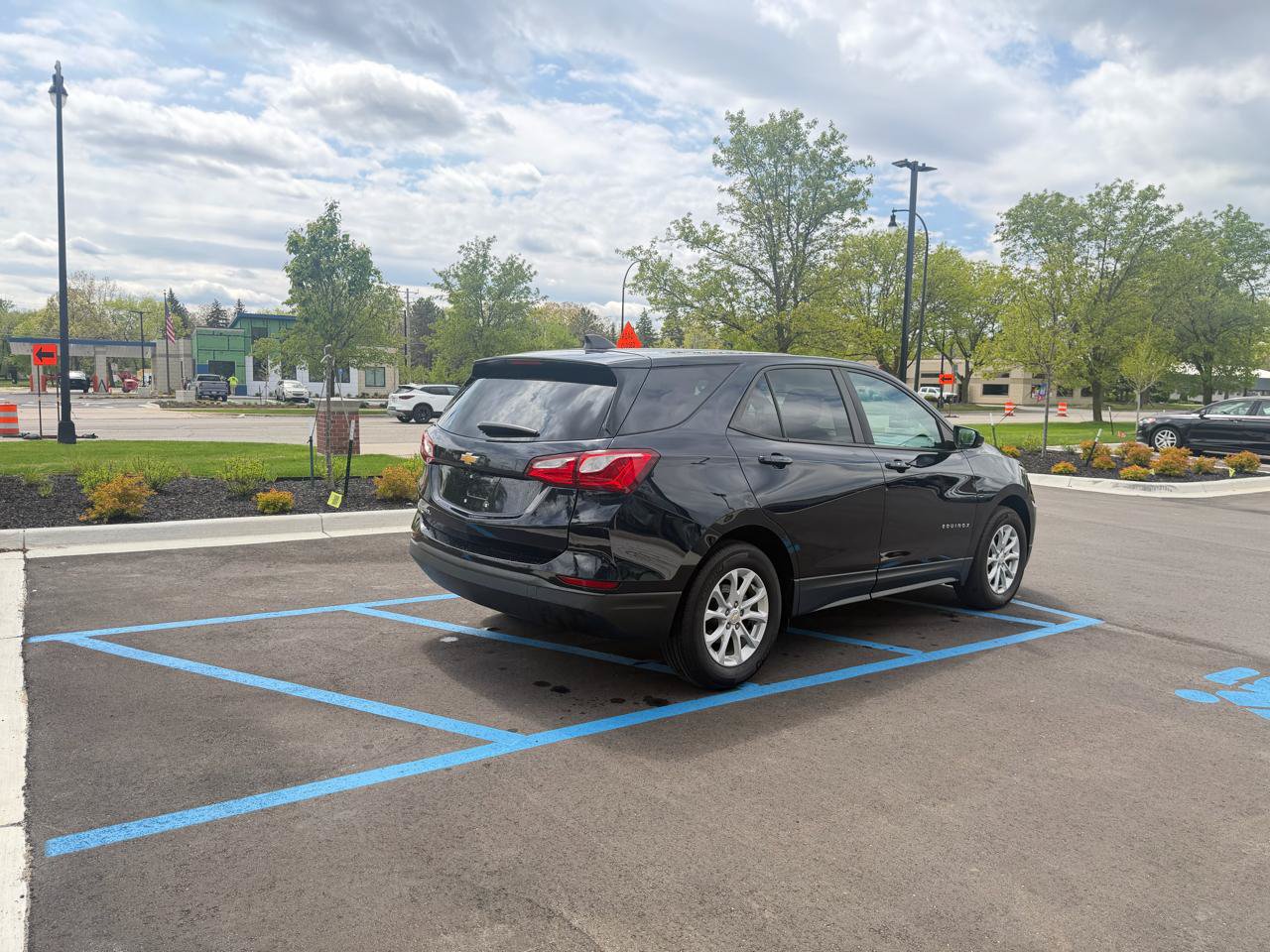 Used 2021 Chevrolet Equinox LS w/ LS Convenience Package FWD image 5