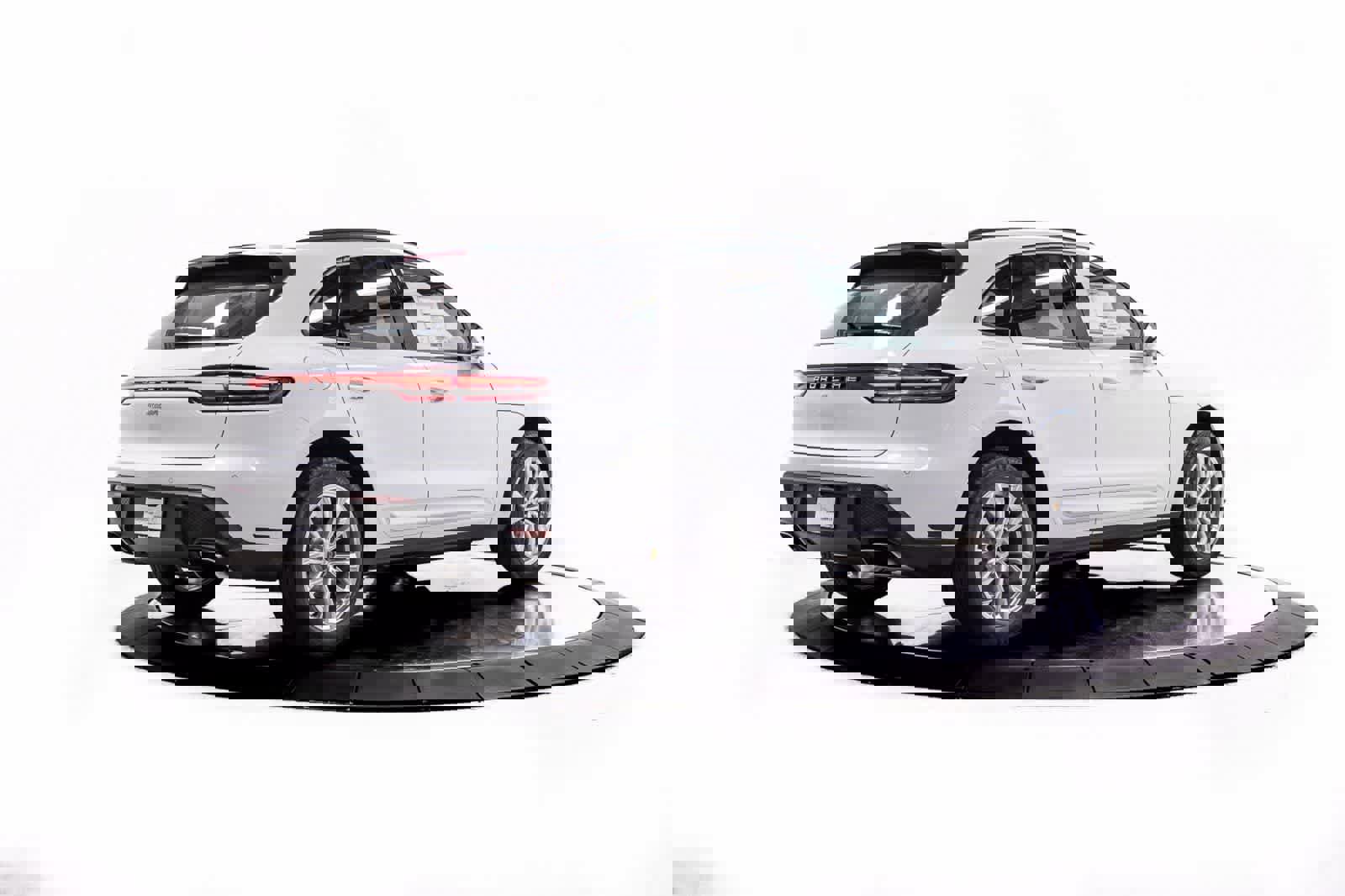 Certified 2026 Porsche Macan image 7