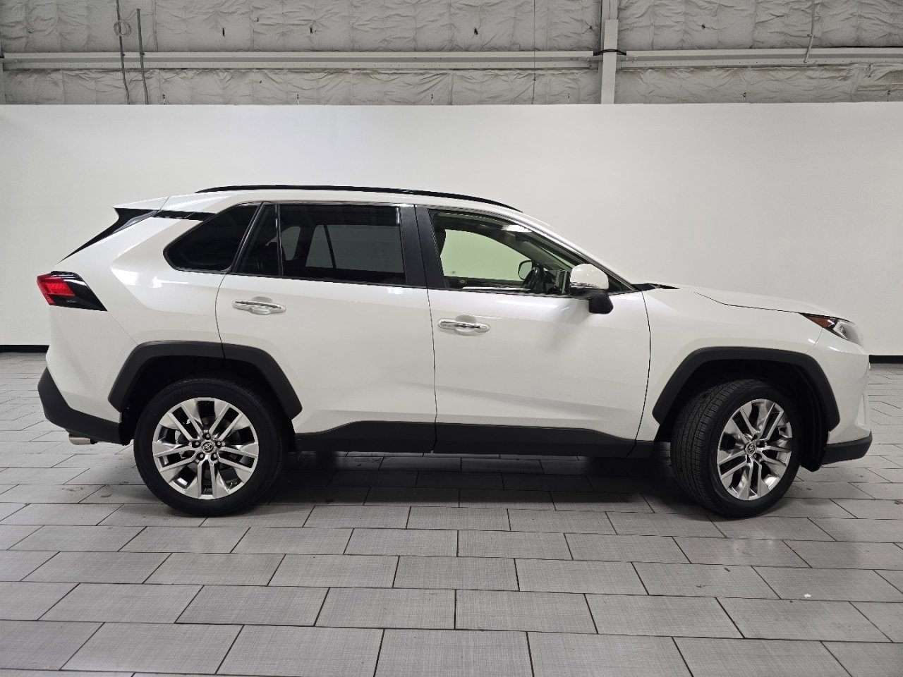 Used 2021 Toyota RAV4 Limited image 21