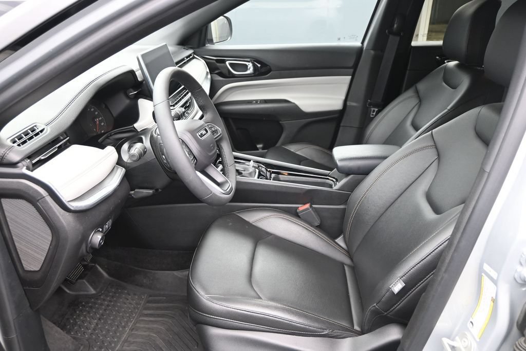 Used 2024 Jeep Compass Limited AWD/4WD image 10