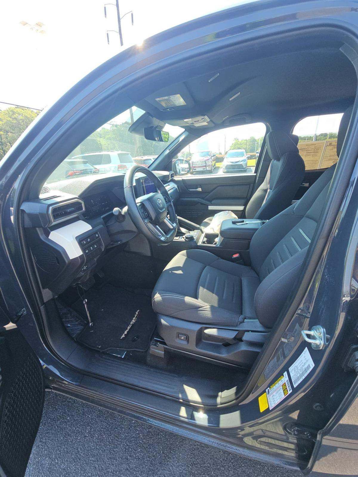 Used 2024 Toyota Tacoma TRD Off-Road AWD/4WD image 5