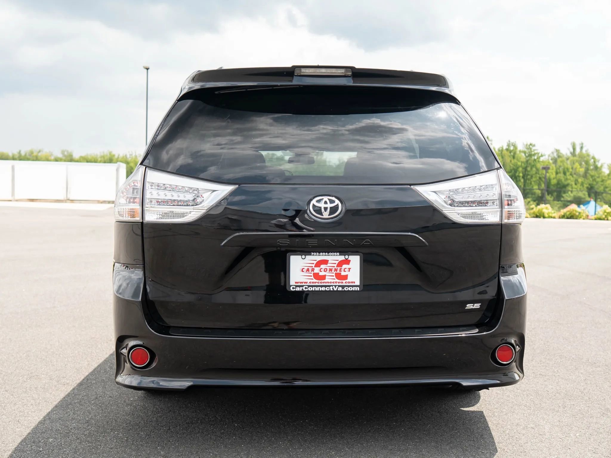 Used 2018 Toyota Sienna SE image 5