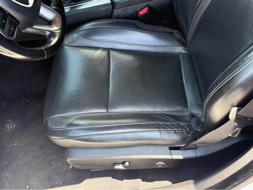 Used 2020 Dodge Charger SXT w/ Leather Interior Group RWD image 17