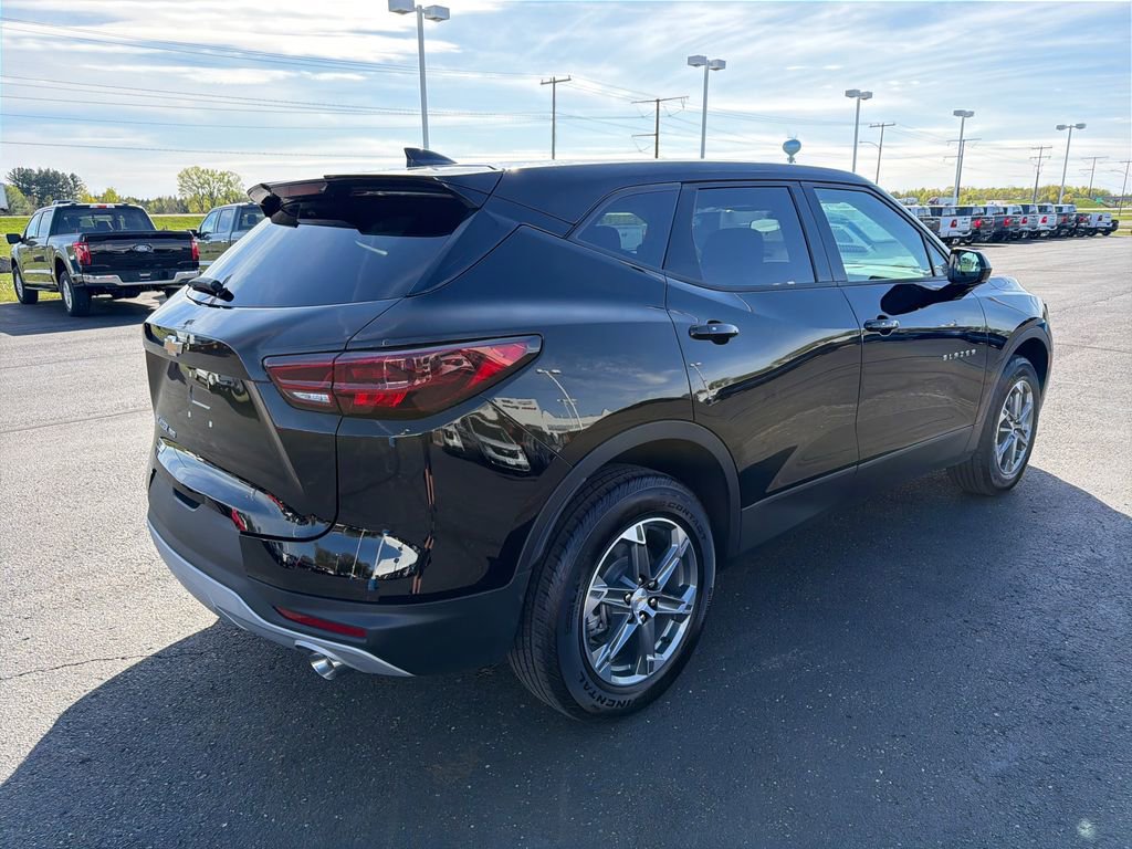 Used 2025 Chevrolet Blazer LT AWD/4WD image 5